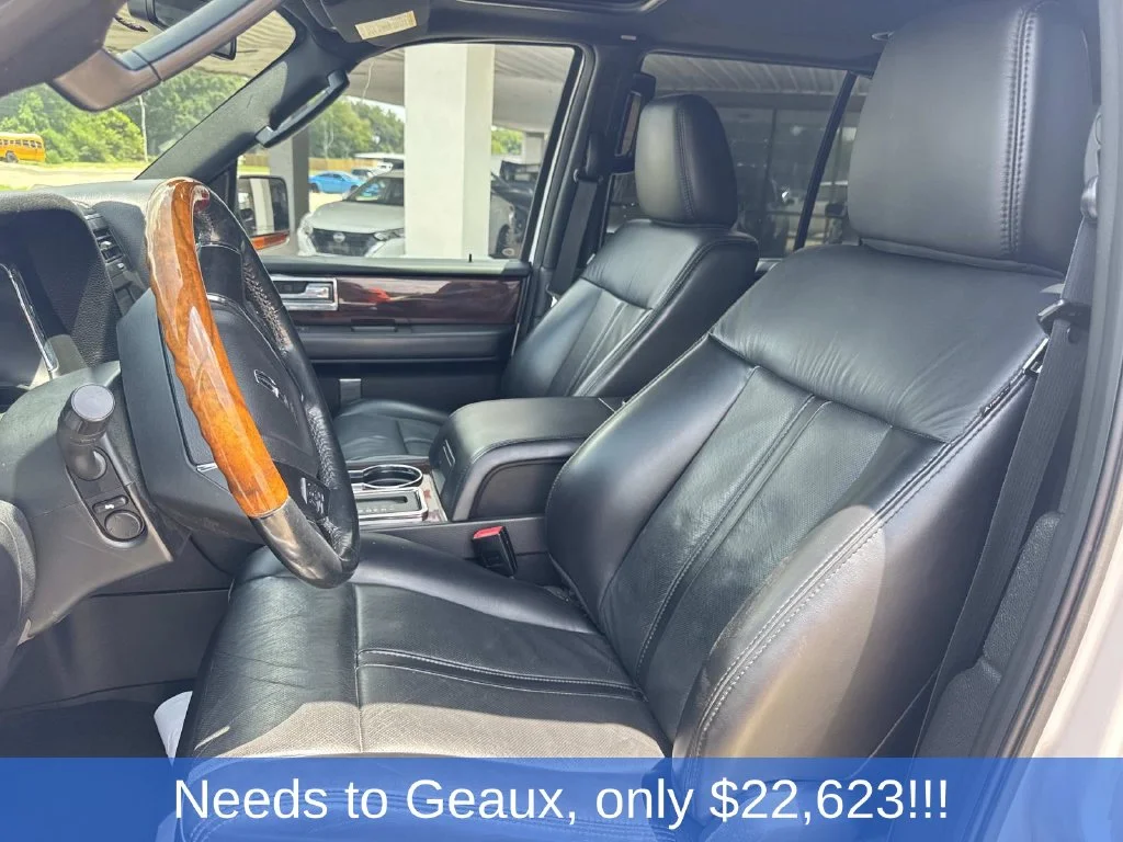 Used 2017 White Lincoln Select image 41