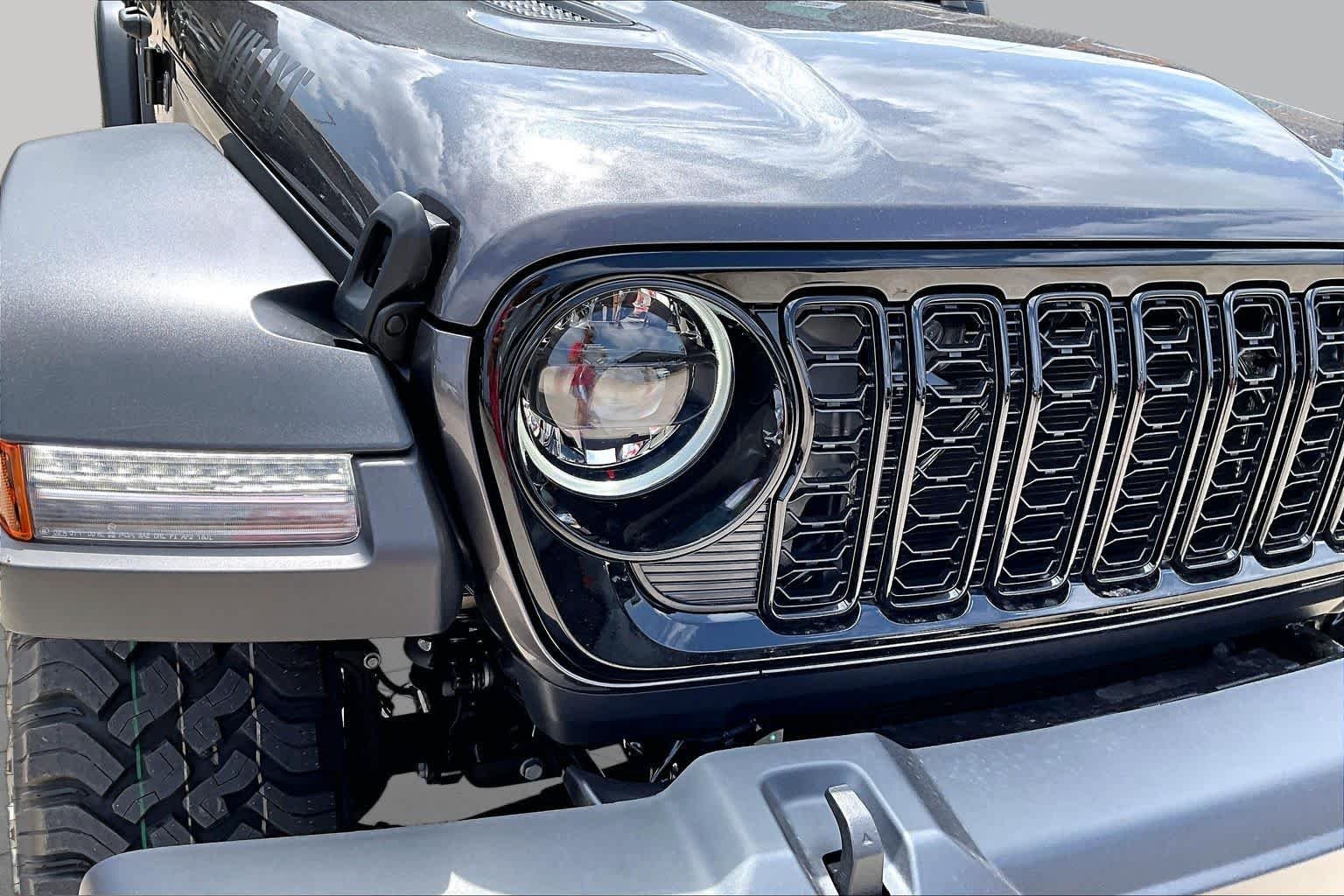 New 2026 Granite Crystal Metallic Clear-Coat Exterior Paint Jeep Willys image 14
