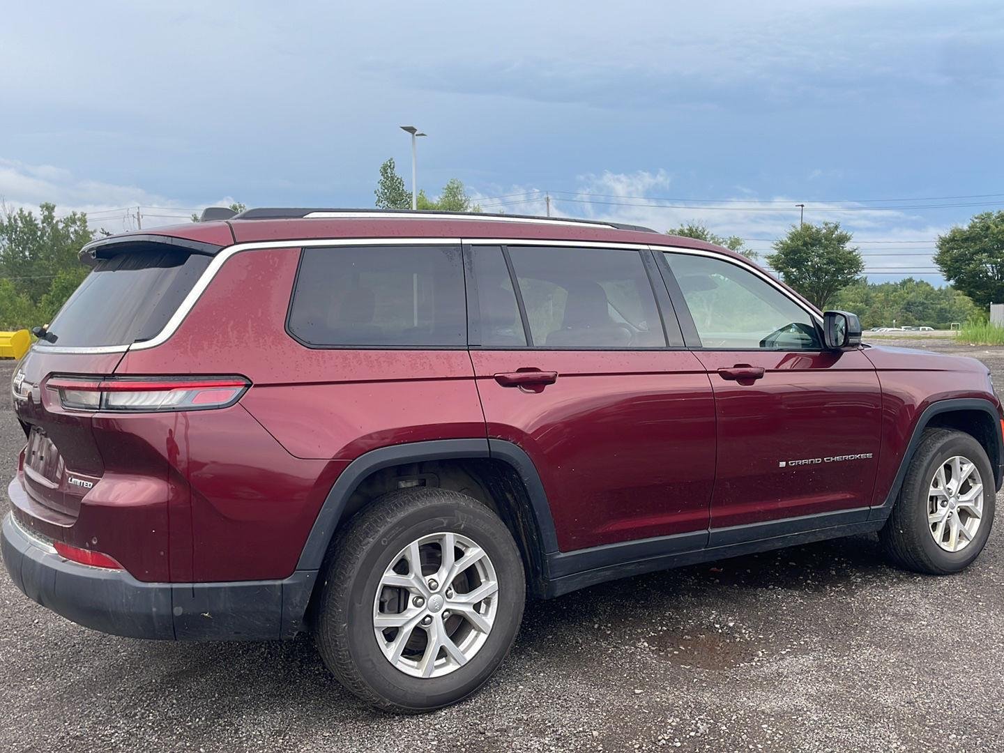 Used 2023 Velvet Red Pearlcoat Jeep Limited image 12