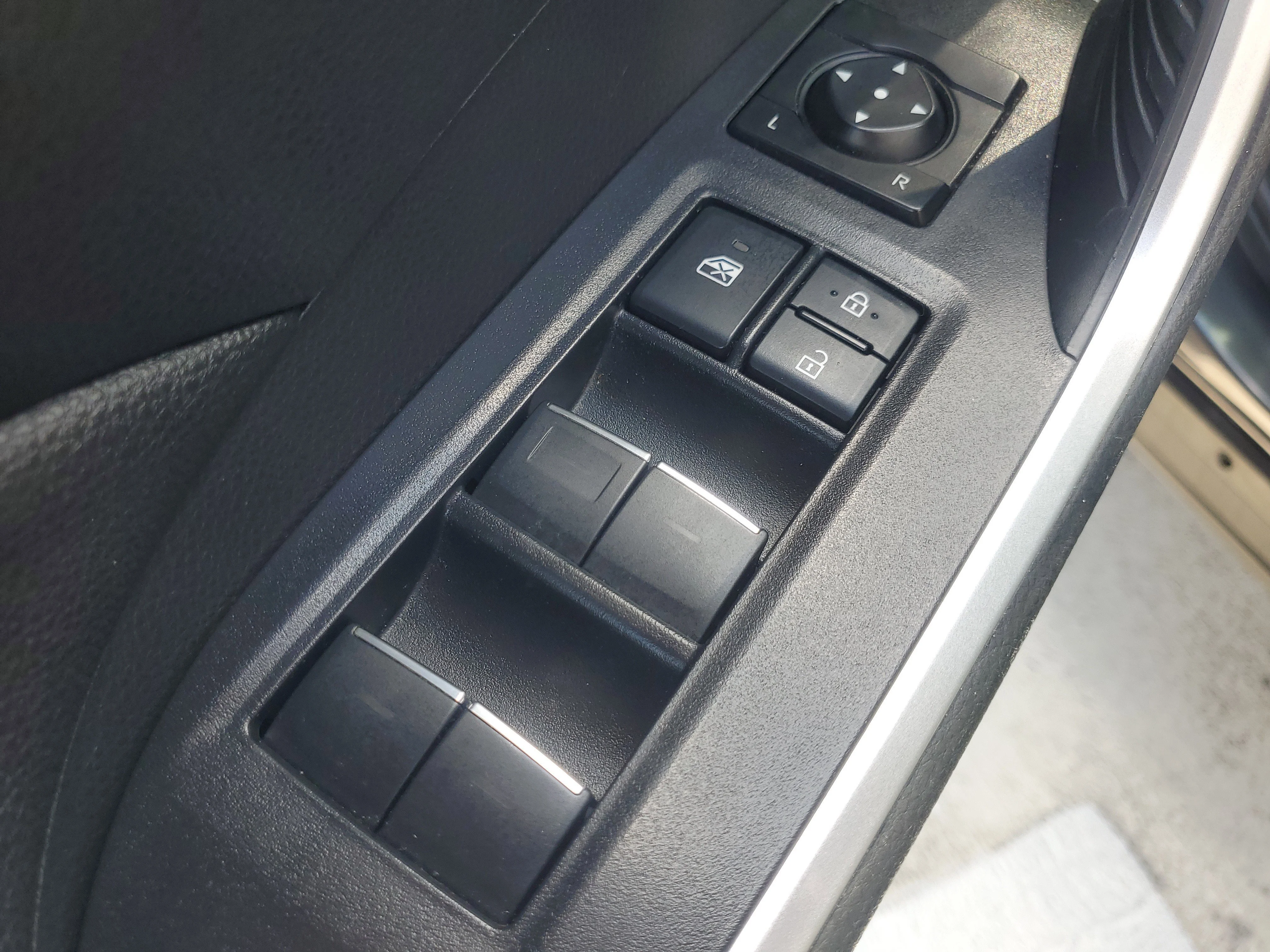 Certified Used 2025 Magnetic Gray Metallic/Midnight Black Metallic Toyota Hybrid XLE image 19