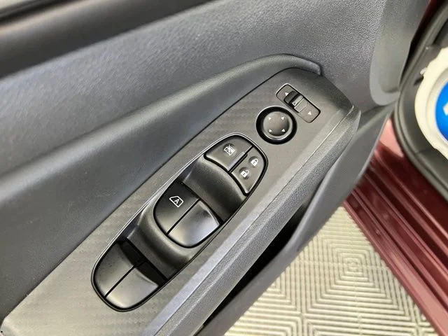 Used 2025  Nissan 2.5 SV image 16