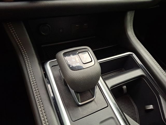 Used 2025 White Nissan Platinum image 19