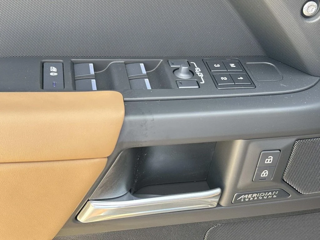 New  Gray Land Rover X-Dynamic SE image 12