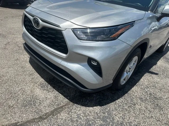Used 2023 Silver Toyota LE image 9