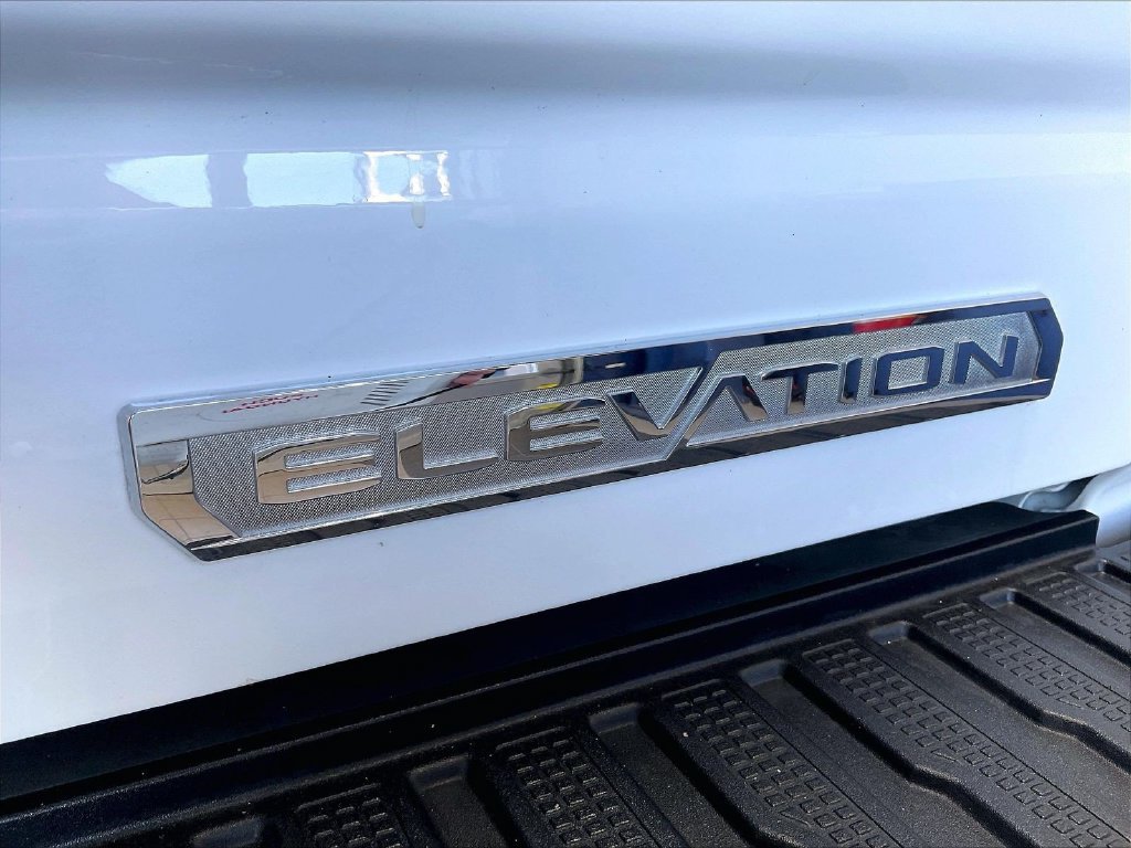 Used 2024 White GMC Elevation image 28