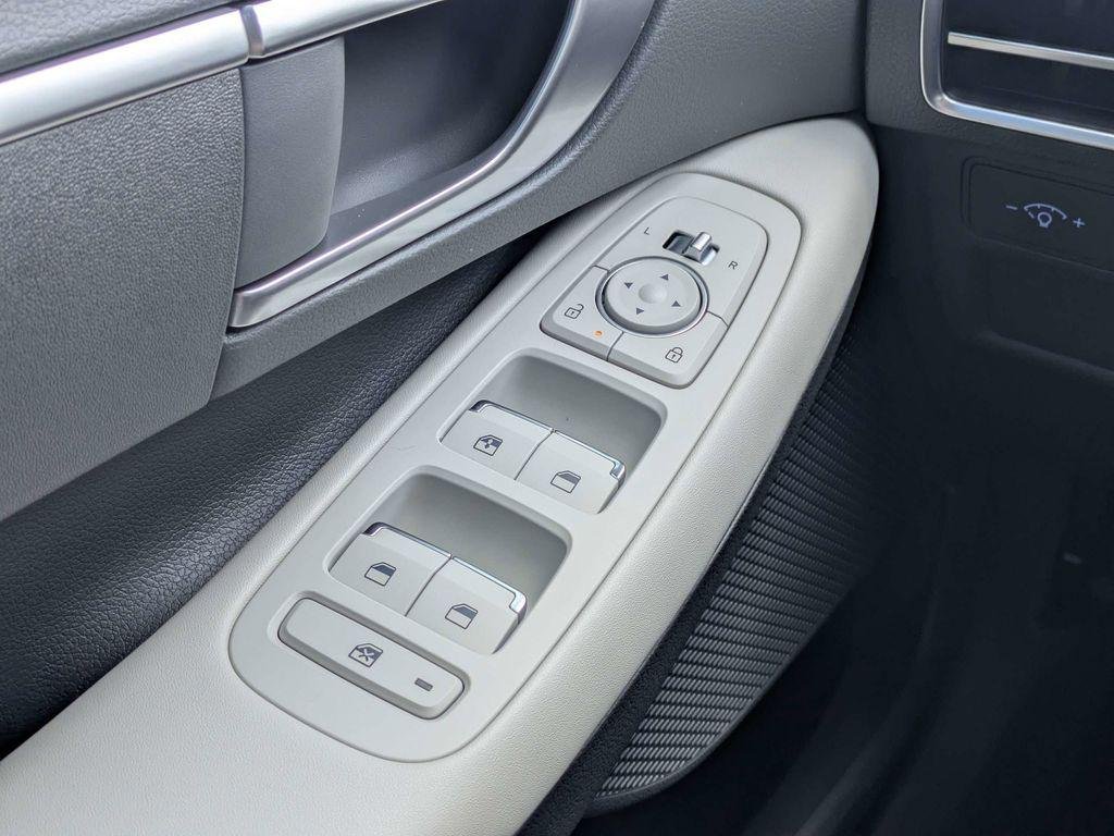New 2026 White Hyundai SE image 21