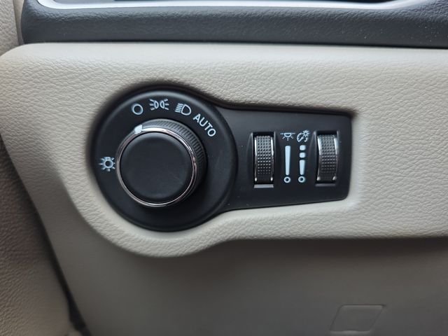 2023 Chrysler Voyager LX - Photo 27