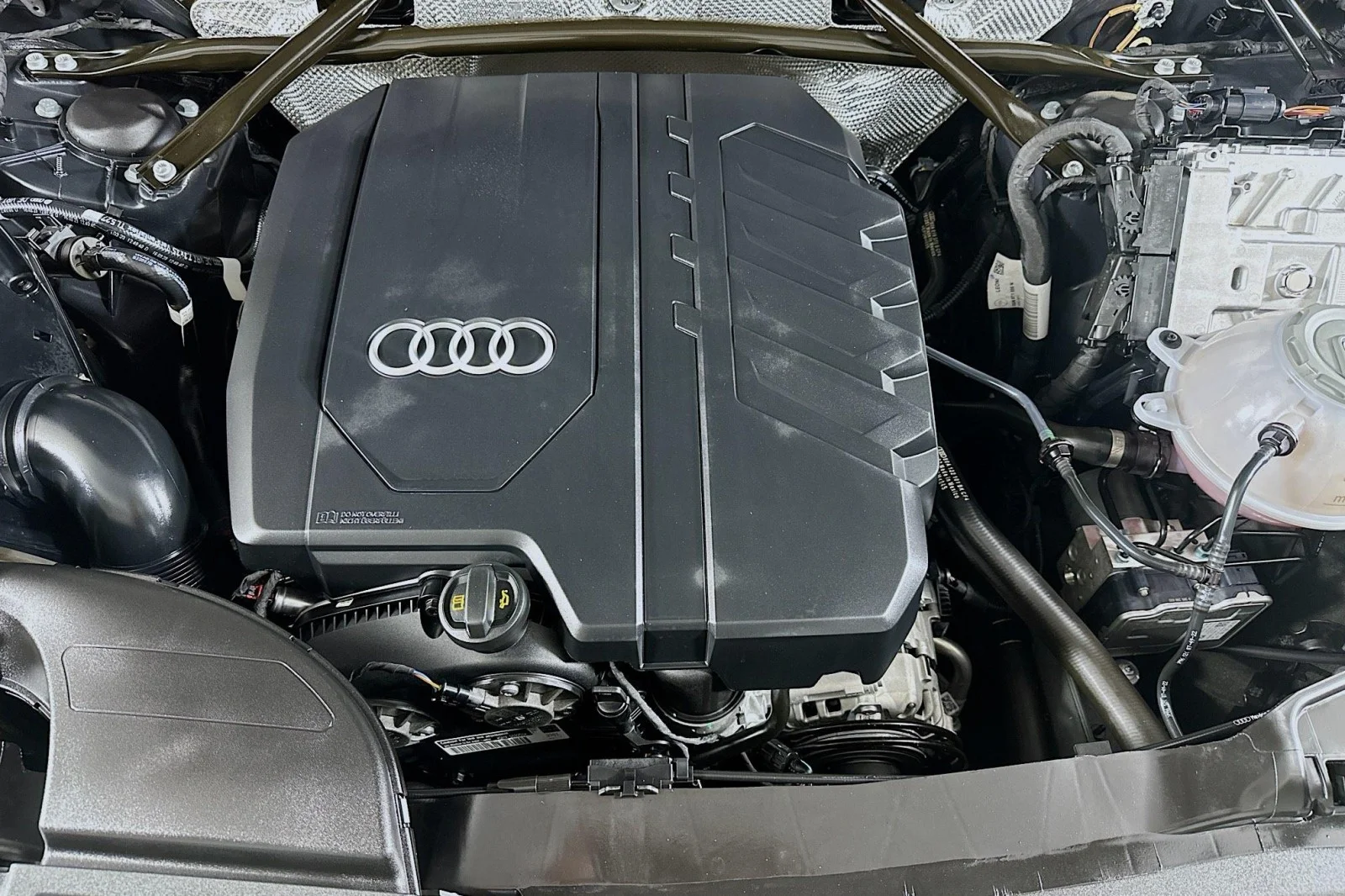 Used 2023 Daytona Gray Pearl Effect Audi S line Premium image 12