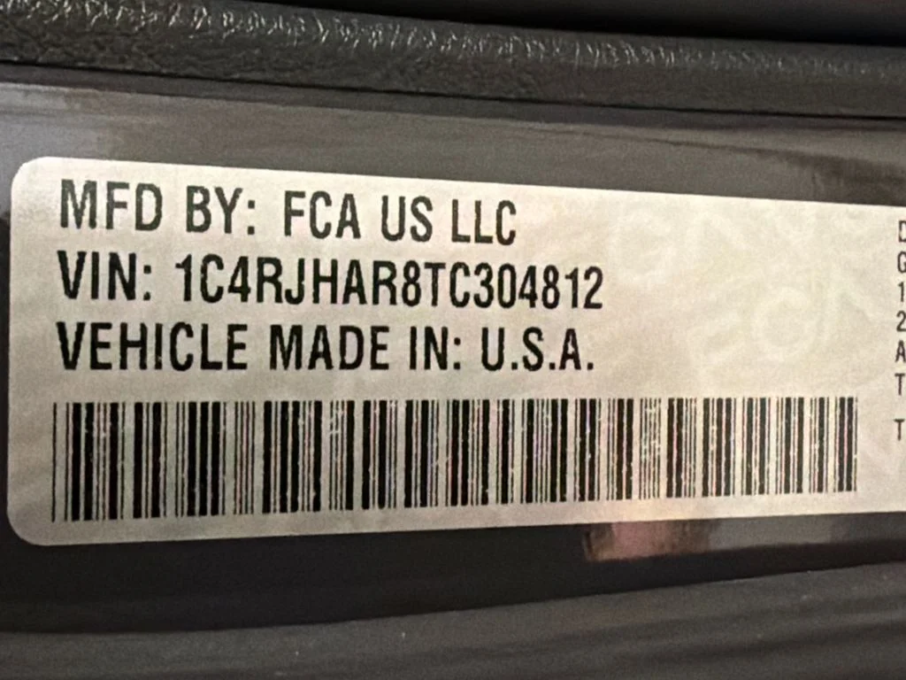 New 2026 Baltic Gray Metallic Clear-Coat Exterior Paint Jeep Laredo Altitude image 39