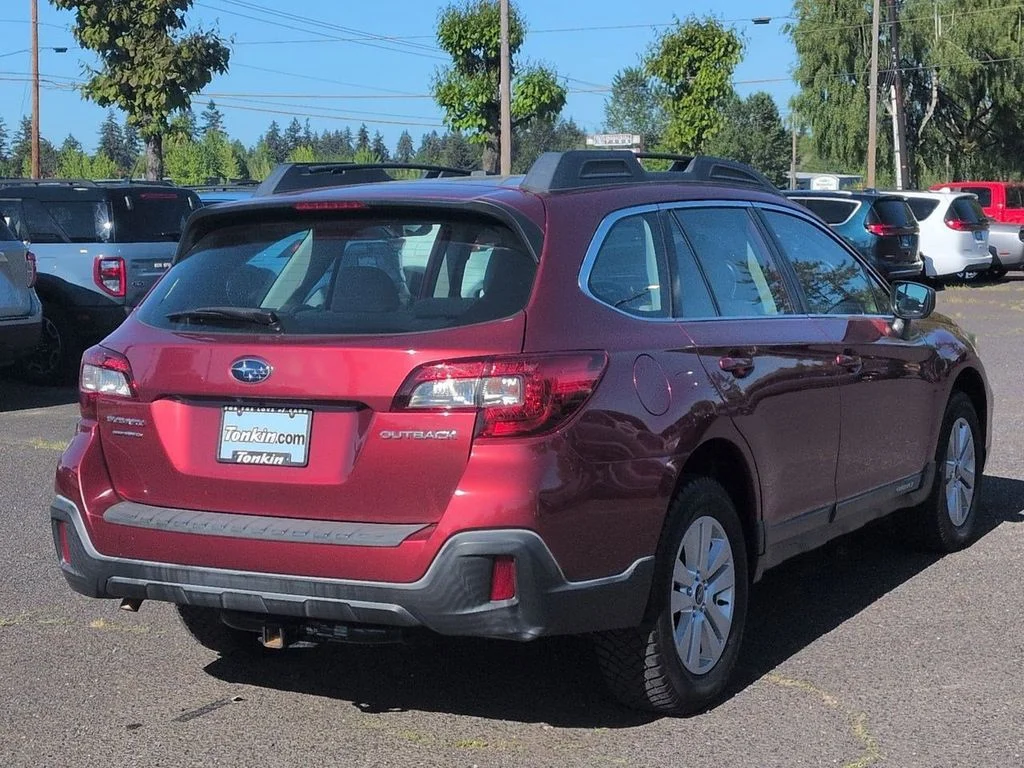 Used 2018 Crimson Red Pearl Subaru 2.5i image 5