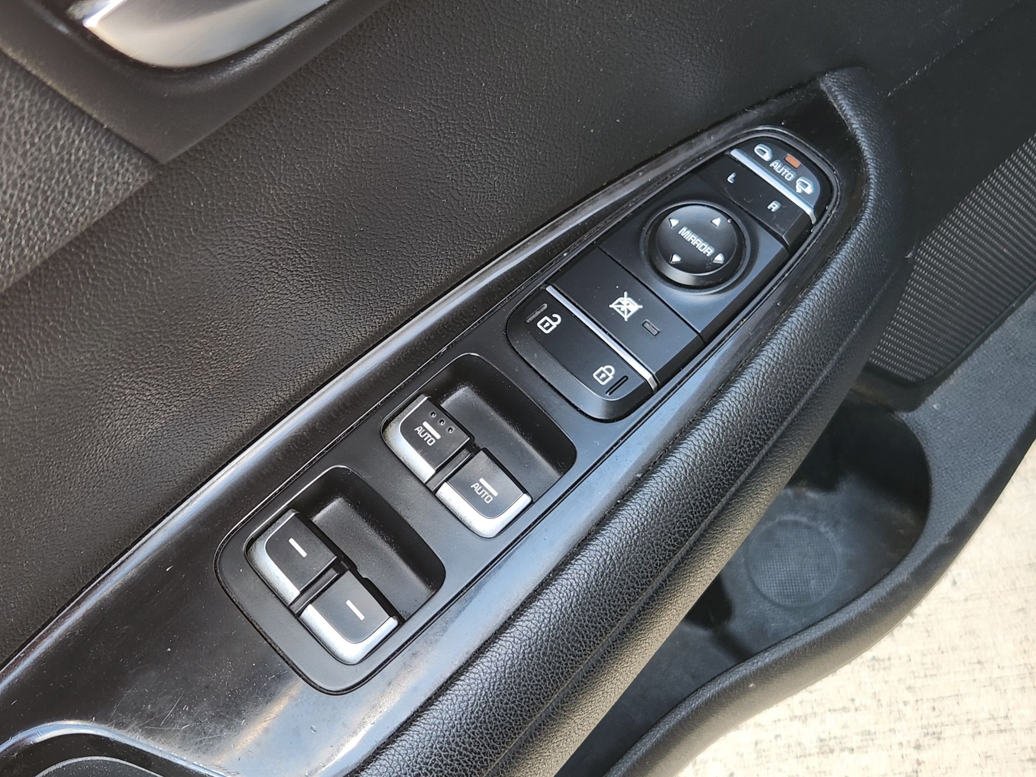 Used 2018 Ebony Black Kia SX image 23