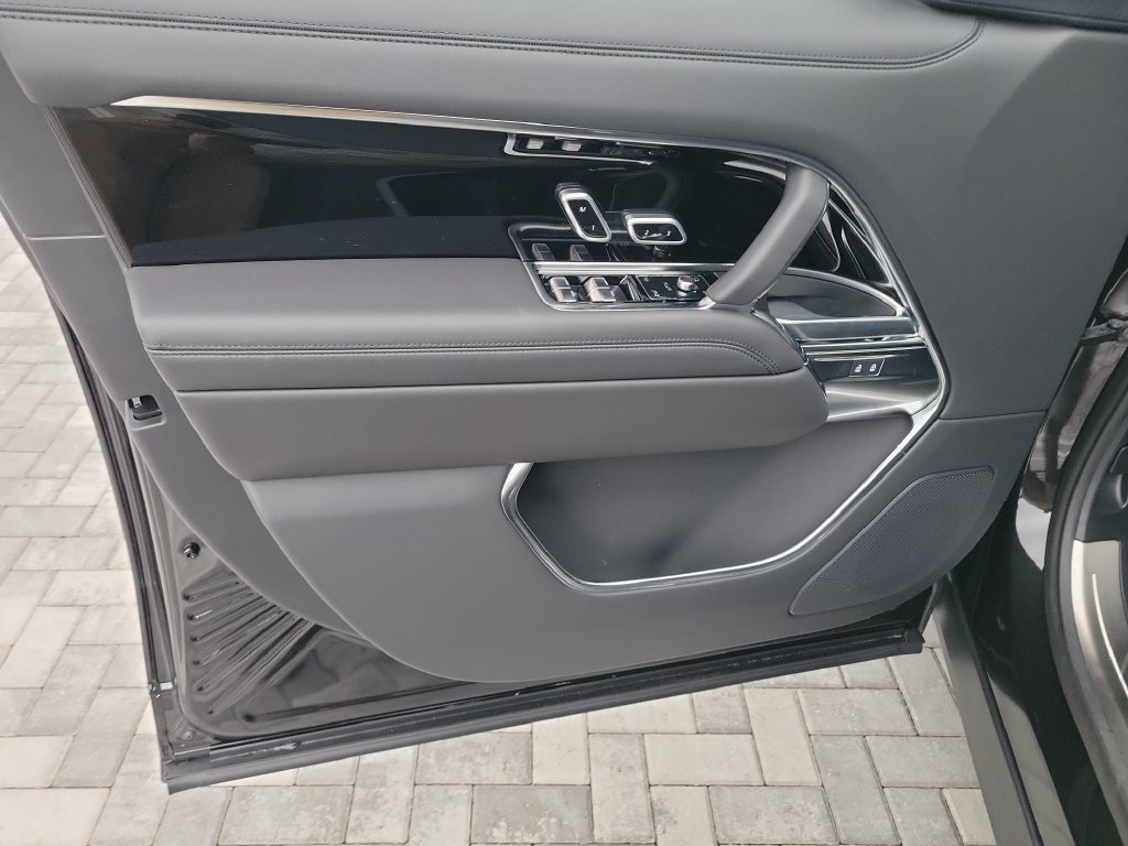 New 2027 Santorini Black Land Rover SE image 23