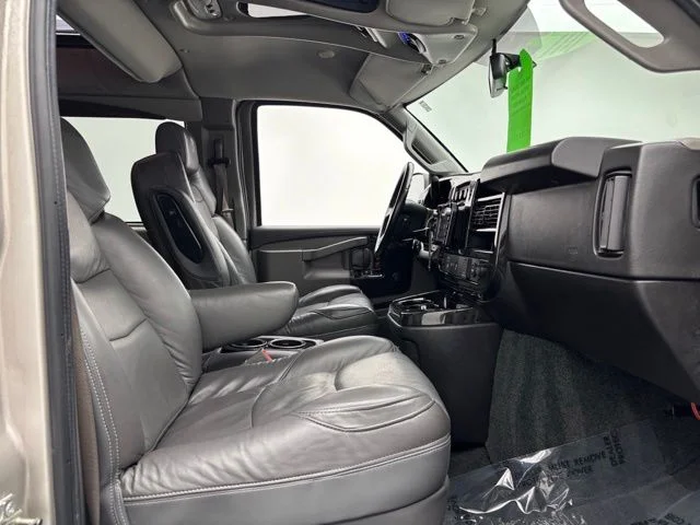 2022 Chevrolet Express Cargo Work Van - Photo 23