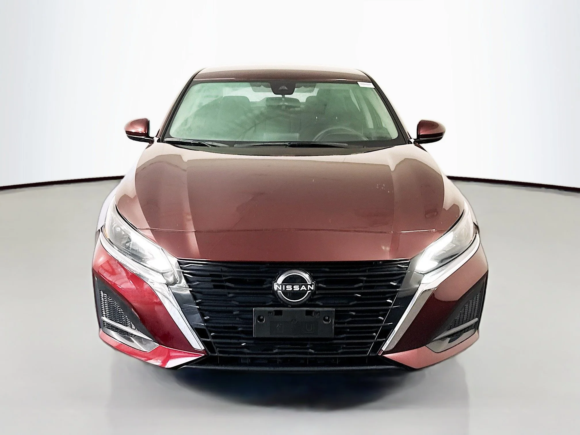 Used 2023 Garnet Pearl Metallic Nissan 2.5 SV image 2