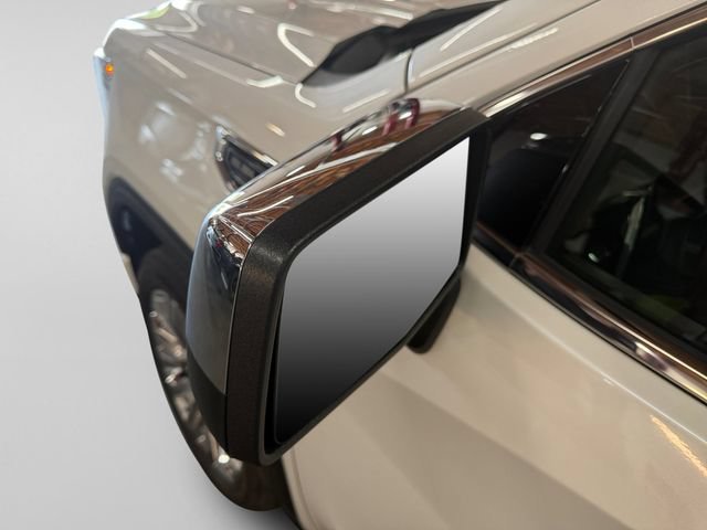 Used 2023 WHITE FROST TRICOAT GMC Denali image 10
