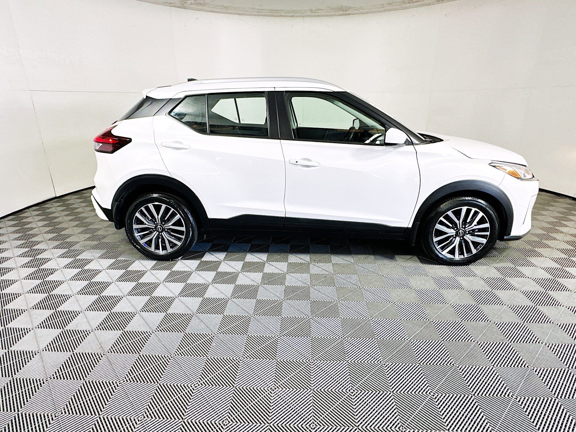 Used 2024 Nissan Kicks SV with VIN 3N1CP5CVXRL481620 for sale in Coconut Creek, FL