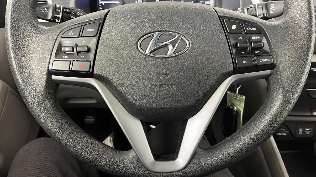 Used 2016 Grey Hyundai SE image 23