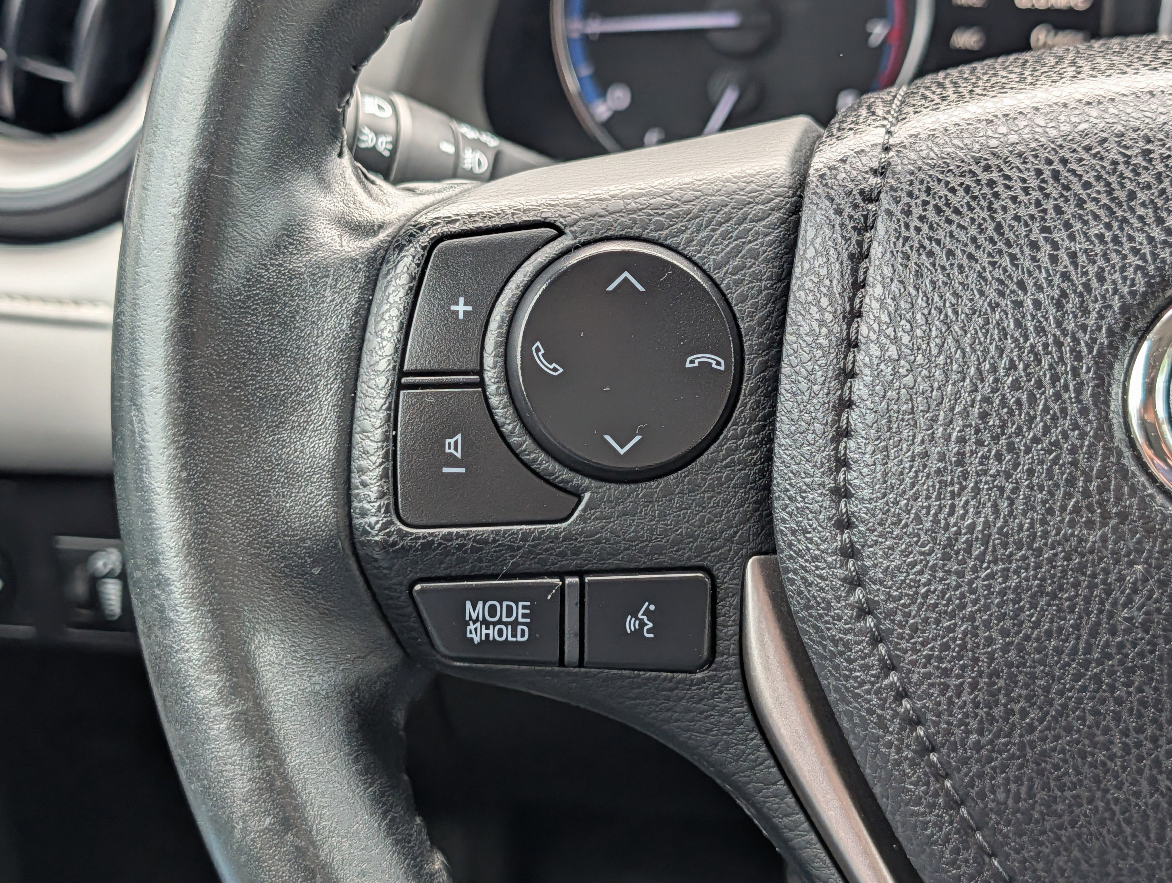 Used 2018 Magnetic Gray Metallic Toyota Limited image 31