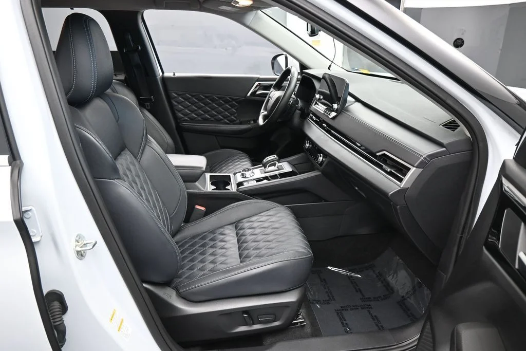 Used 2024 White Mitsubishi SEL image 42
