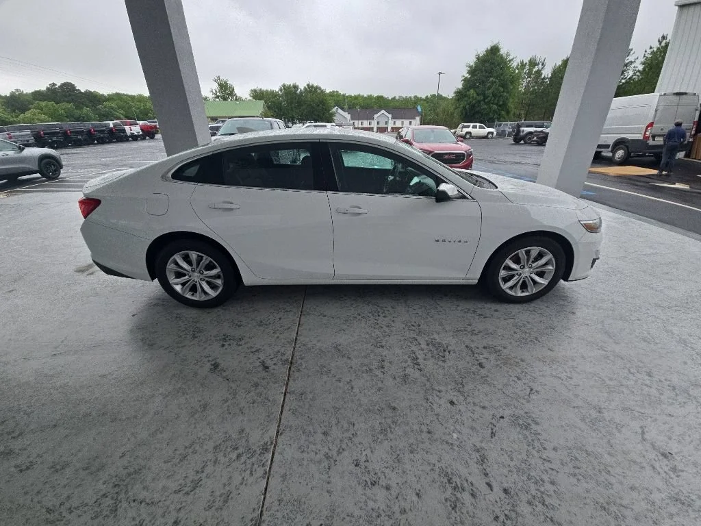 Used 2024 Summit White Chevrolet 1LT image 10