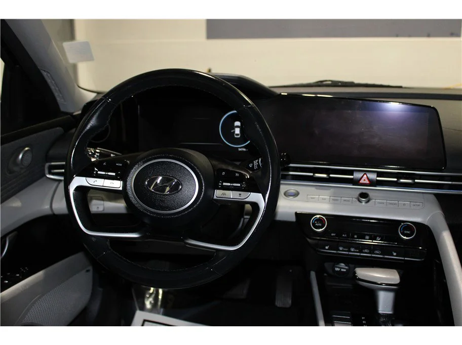 2023 Hyundai Elantra Limited - Photo 15