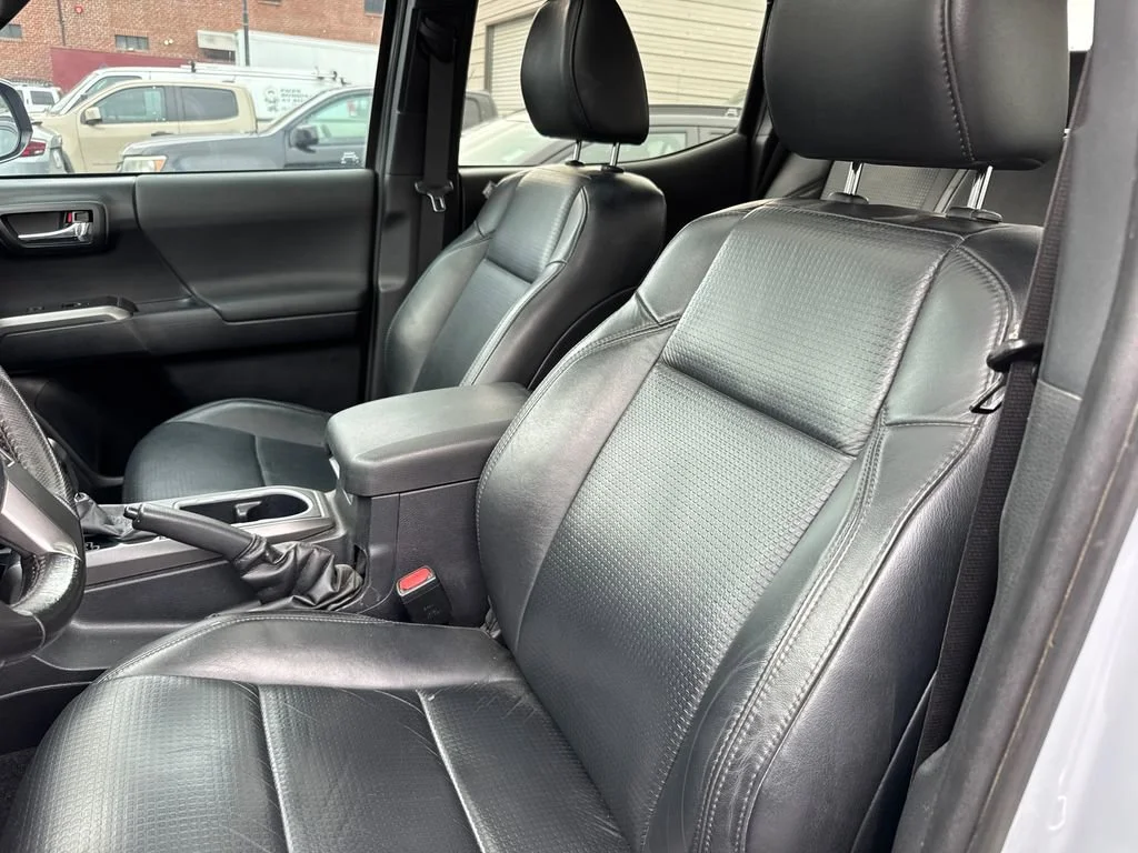 Used 2019  Toyota SR image 6