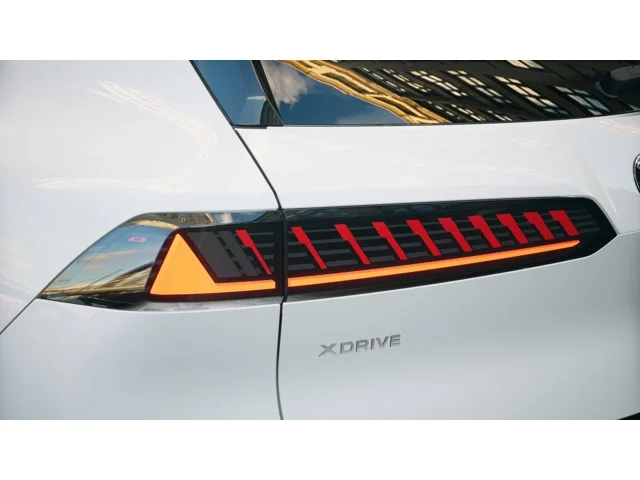 New 2027 Alpine White BMW  image 8