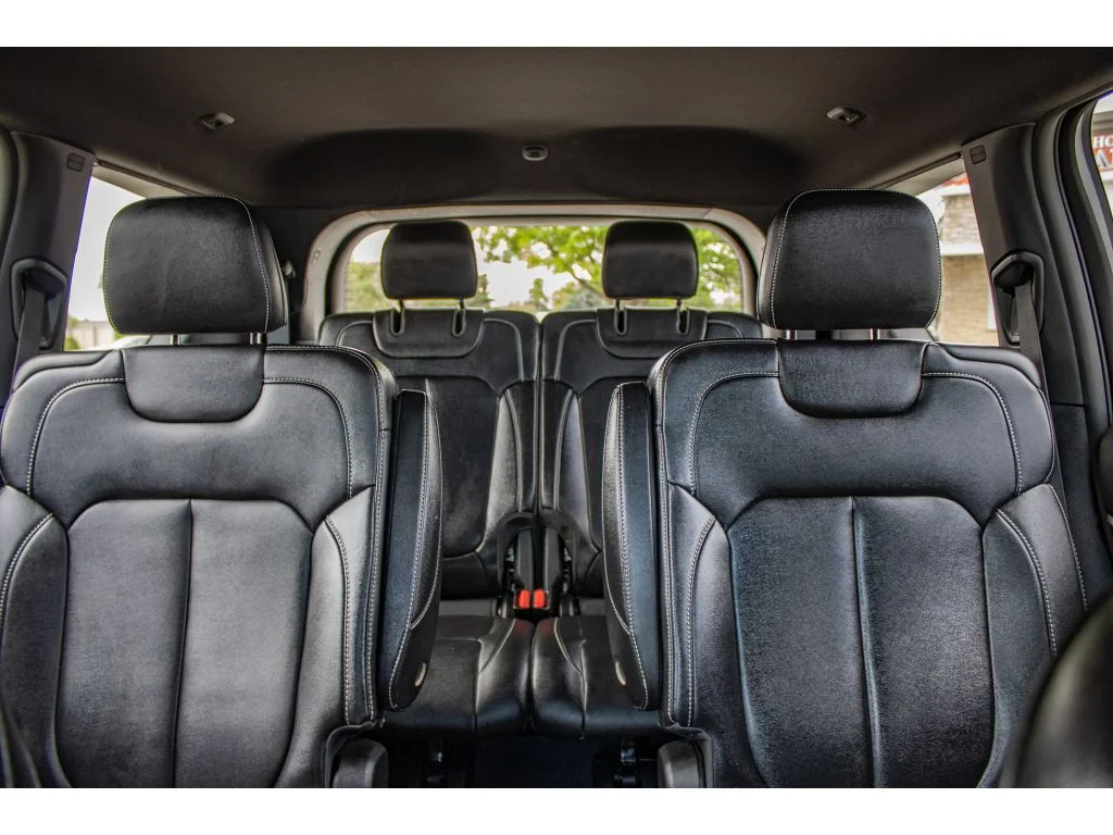 Used 2024 Diamond Black Crystal Pearlcoat Jeep Limited image 59
