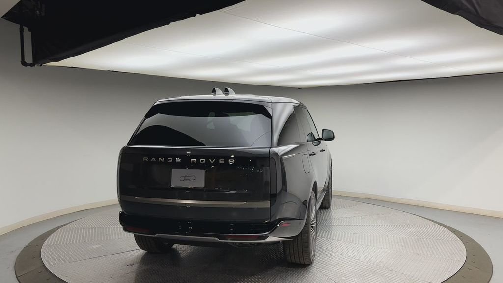 New 2026 Carpathian Gray Premium Metallic Land Rover SE image 3