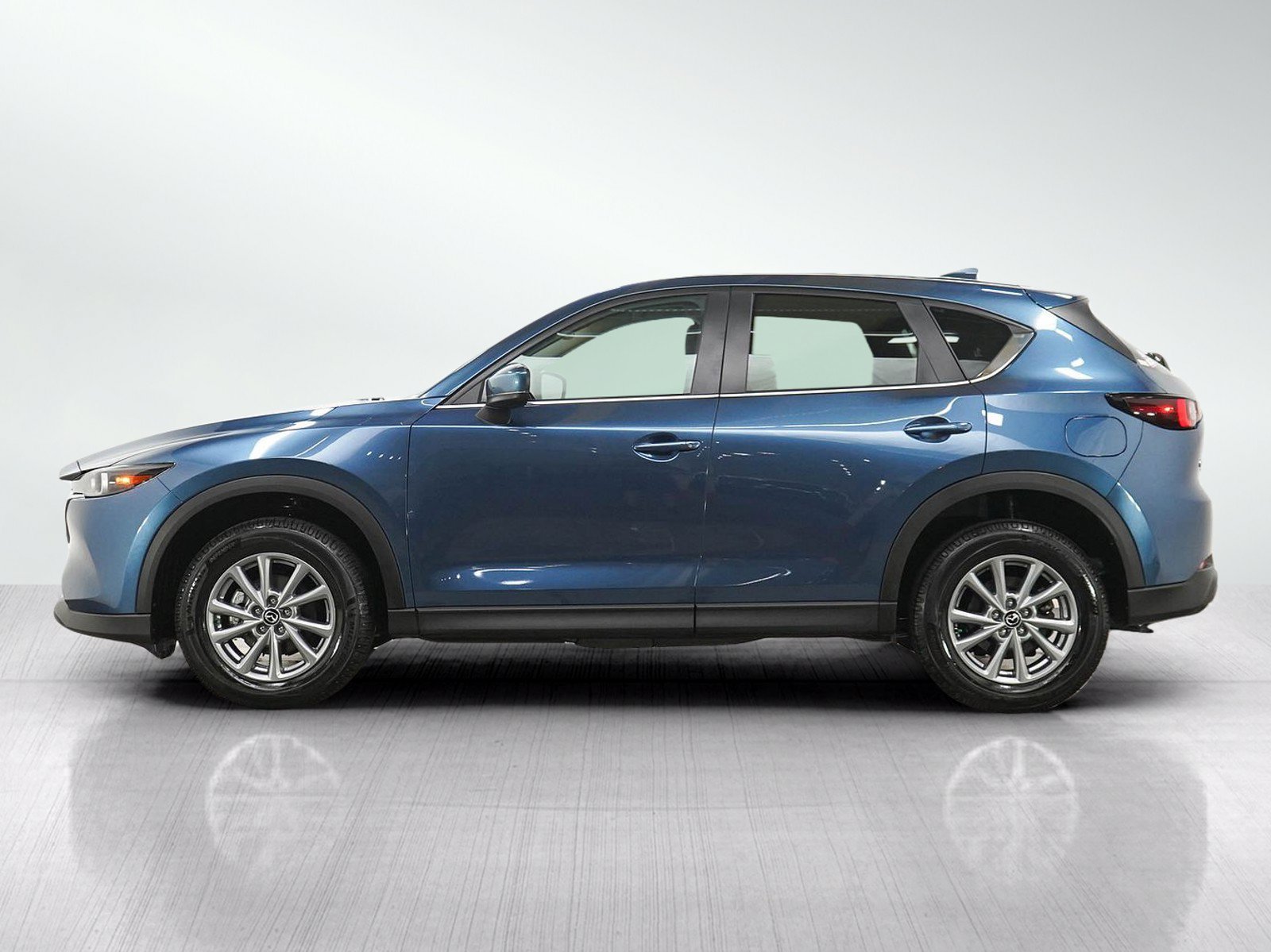 Used 2022 Mazda CX-5 S Preferred package with VIN JM3KFBCMXN0586142 for sale in Burnsville, Minnesota