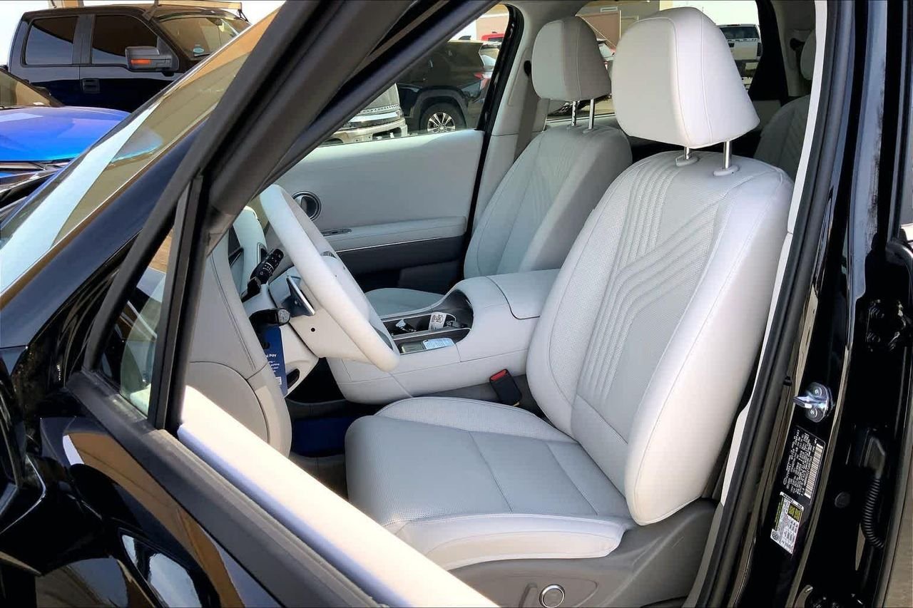 New 2026 Abyss Black Pearl Hyundai SEL Premium FWD image 7