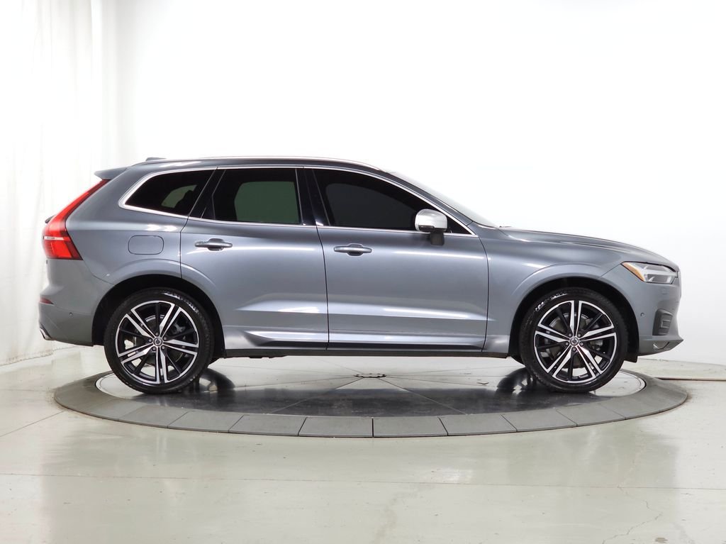 Used 2019 Osmium Gray Metallic Volvo T6 R-Design image 11