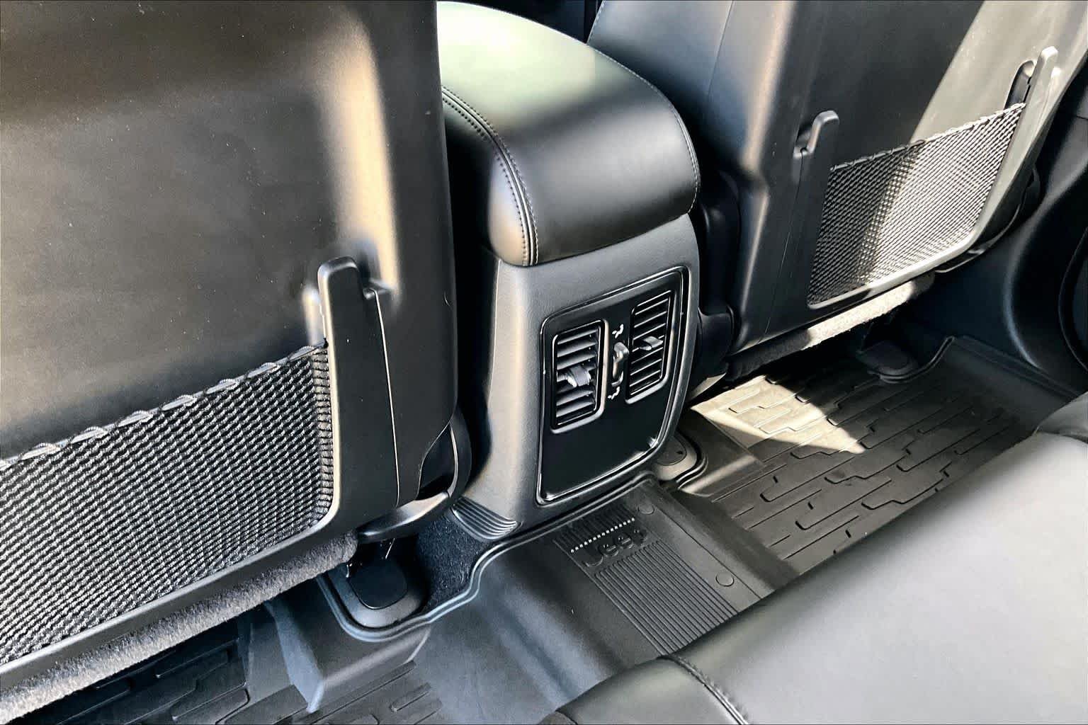 Used 2020 Diamond Black Crystal Pearlcoat Jeep North image 34