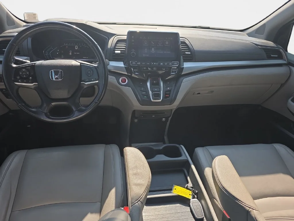 Used 2019 Lunar Silver Metallic Honda Touring image 15