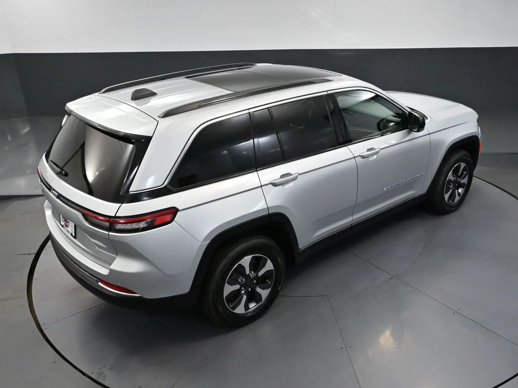 Used 2024 Silver Jeep 4xe image 52