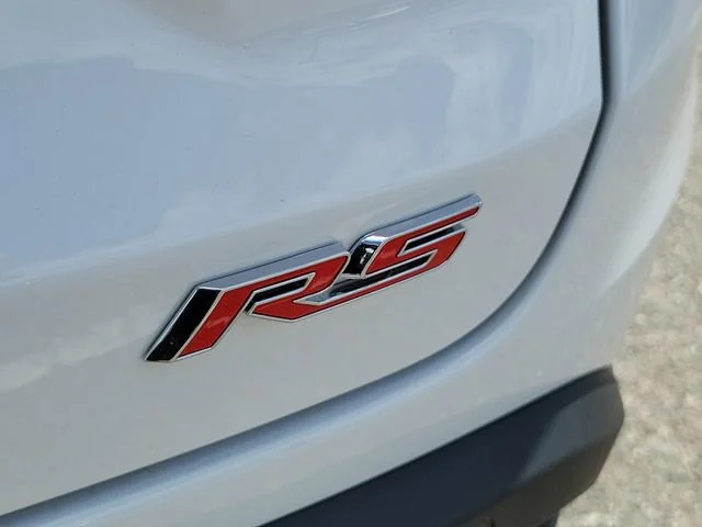 New 2026 Summit White Chevrolet 2RS image 6