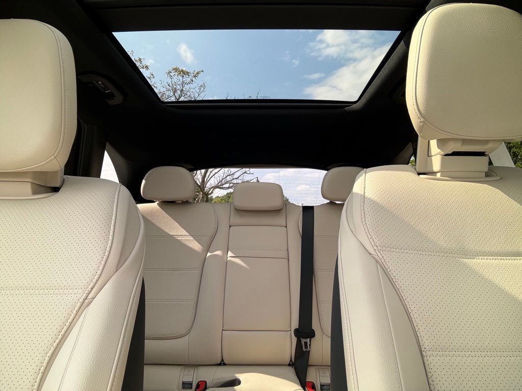 Used 2025 White Mercedes-Benz GLC 350e image 40