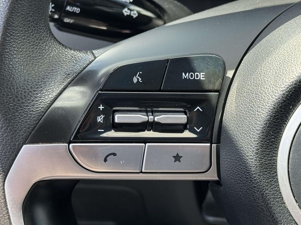 Used 2023 Silver Hyundai SEL image 17