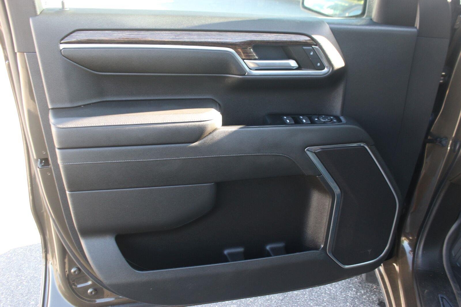 Used 2023 Deep Bronze Metallic GMC Elevation image 13