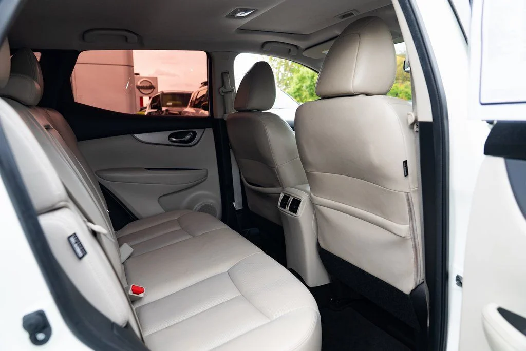 Used 2020 White Nissan SL image 24