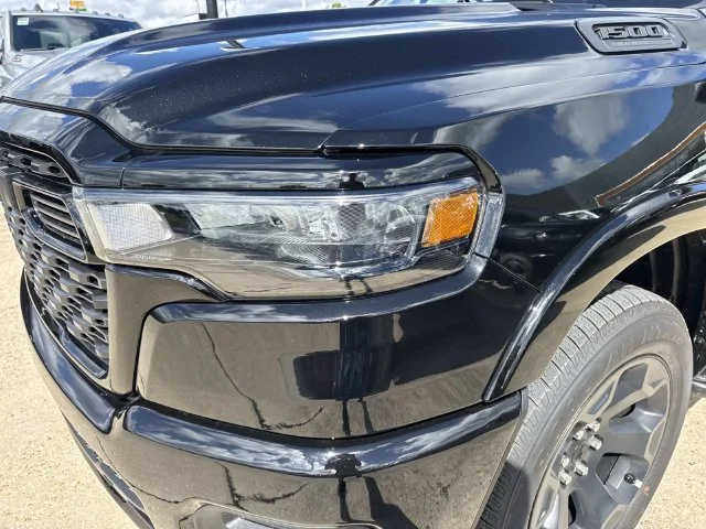 New 2027 Diamond Black Crystal Pearl-Coat Exterior Paint RAM Big Horn/Lone Star image 8
