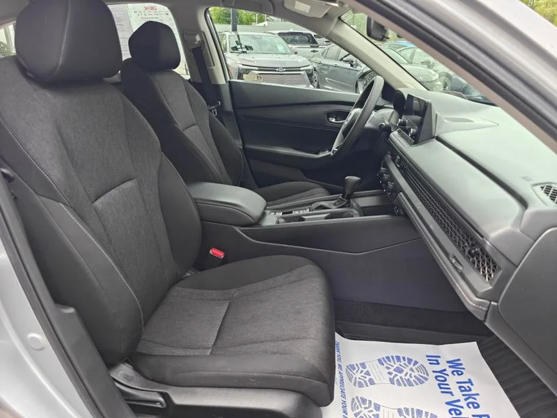 Used 2025  Honda LX image 18