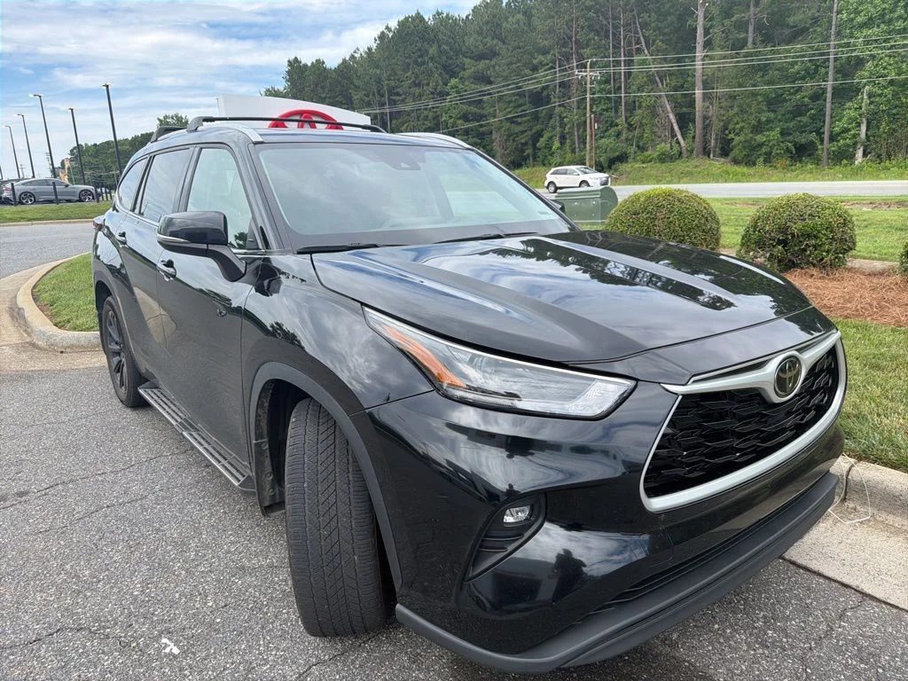 Used 2024 Black Toyota XLE image 5