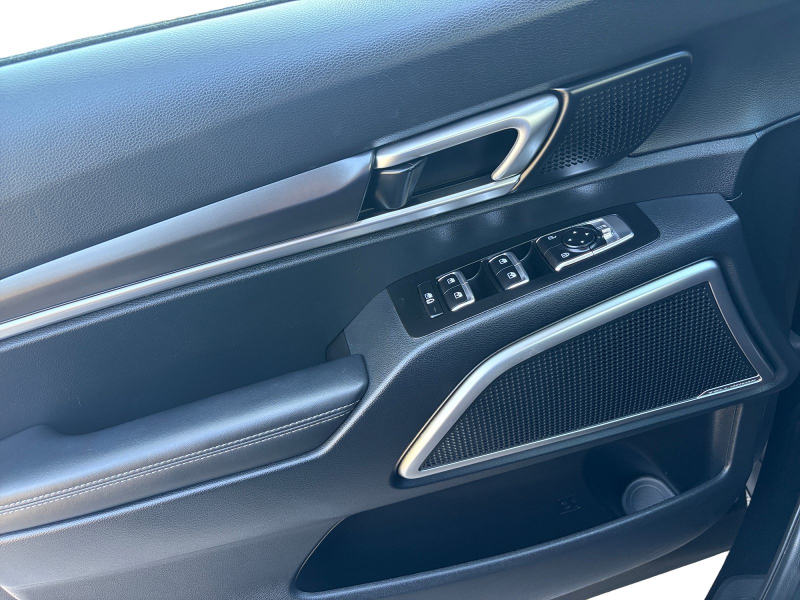 Used 2025 Ebony Black Kia S image 10