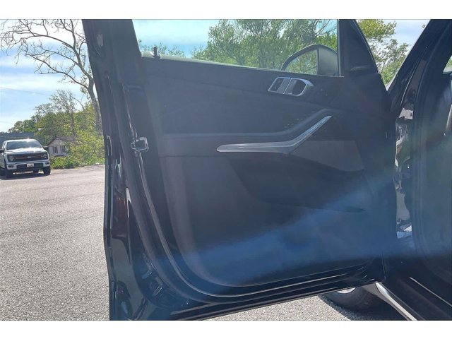 New 2026 Black Sapphire Metallic BMW xDrive40i image 10