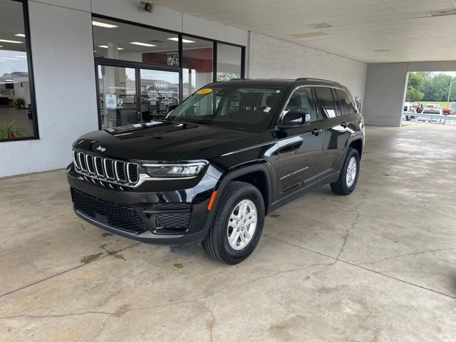 Used 2023 Black Jeep Laredo image 2