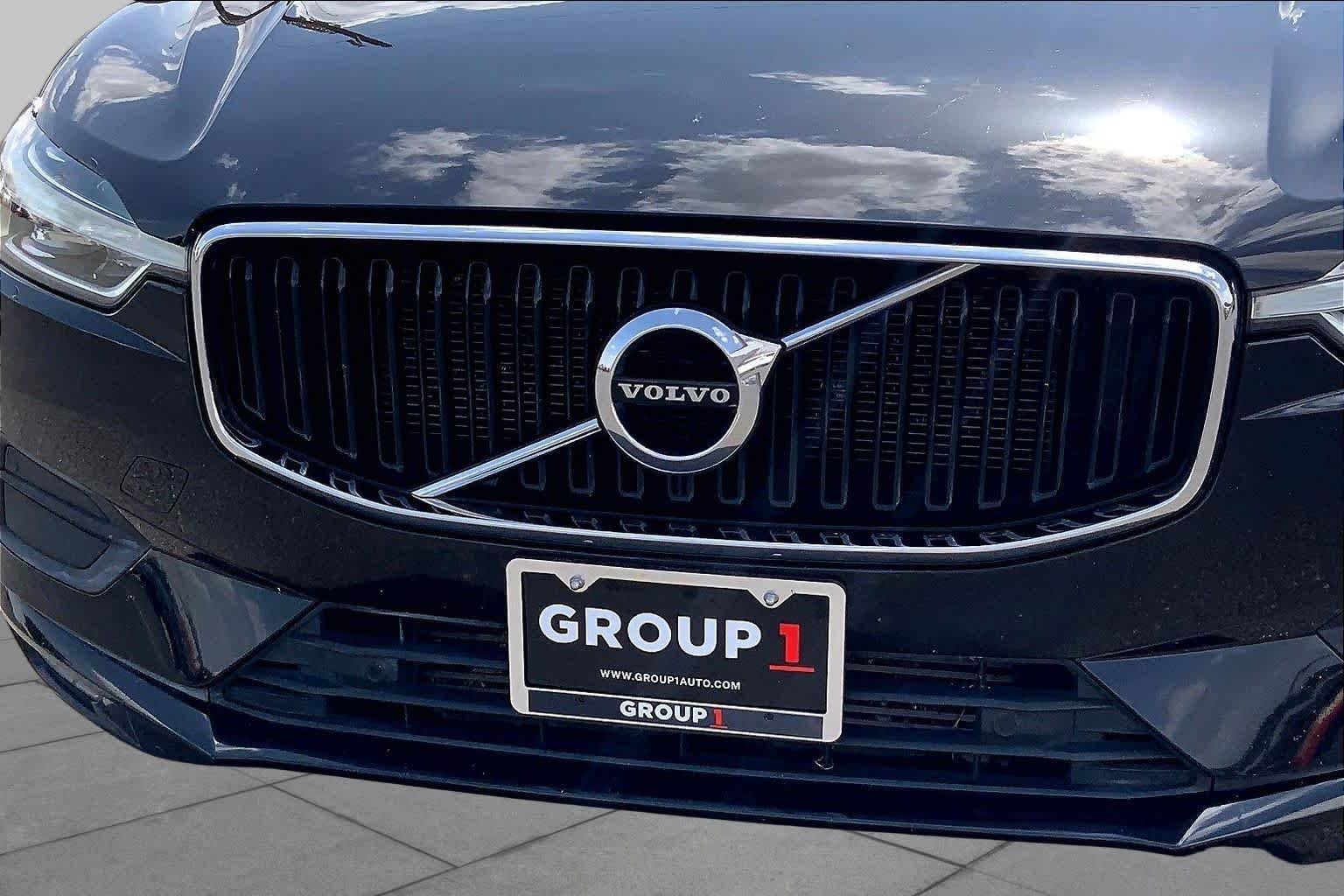 Used 2021 Onyx Black Metallic Volvo Momentum image 30
