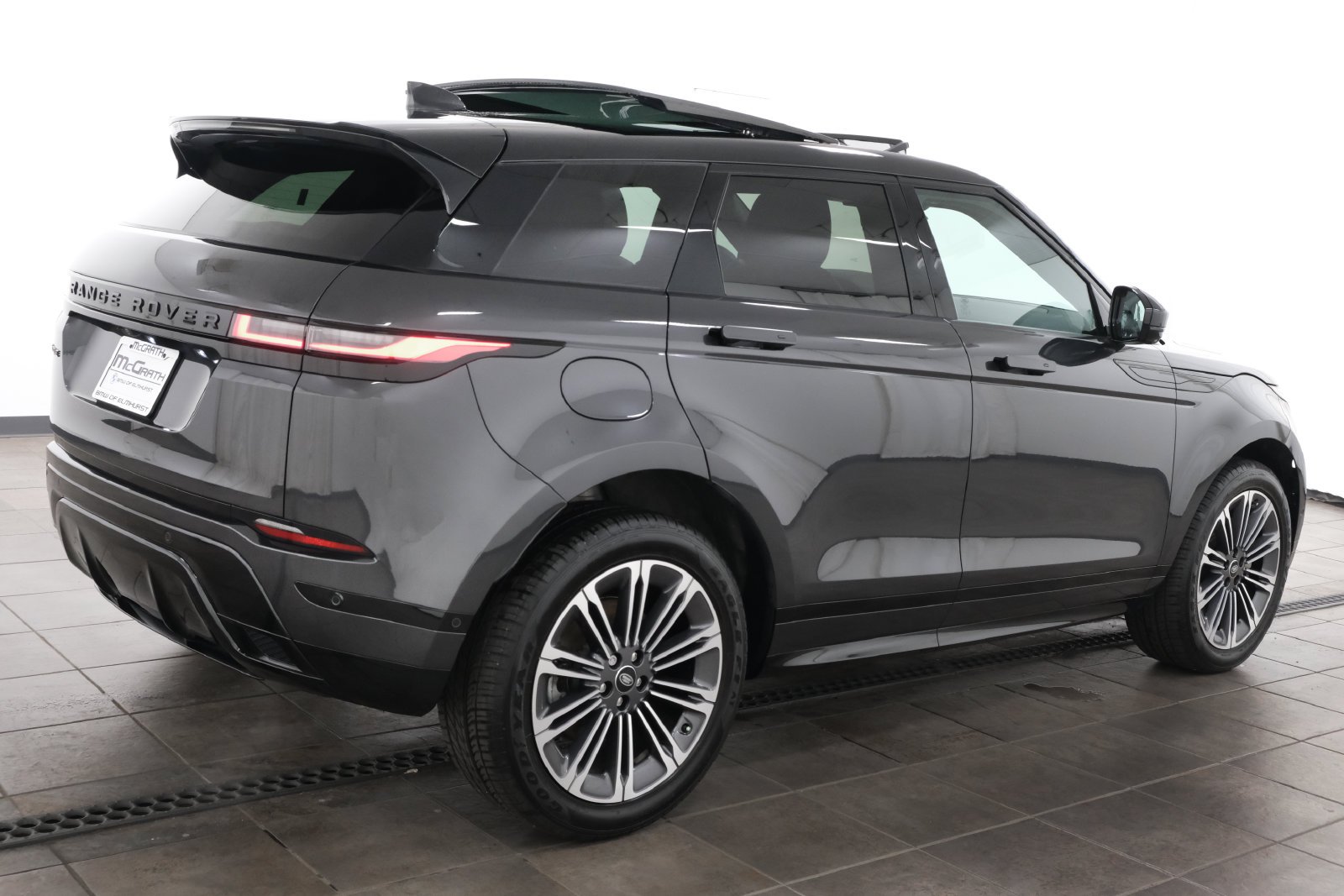 Used 2024 Carpathian Gray Premium Metallic Land Rover Dynamic image 6