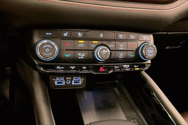 Used 2024 Vapor Gray Dodge Citadel image 31