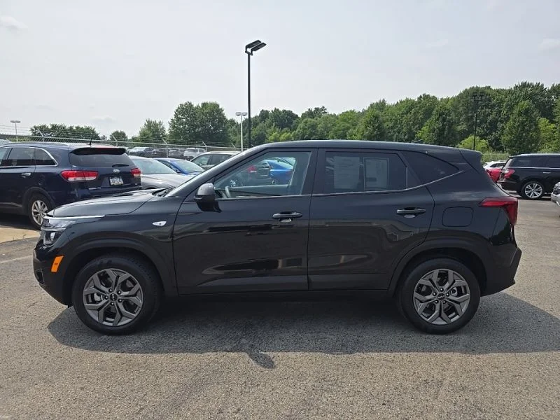 Used 2024 Black Kia LX image 4